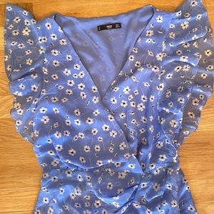 Mango periwinkle flutter sleeve dress with daisies. USA size 4